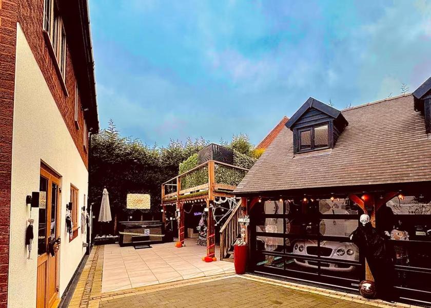 England Bilston exterior view