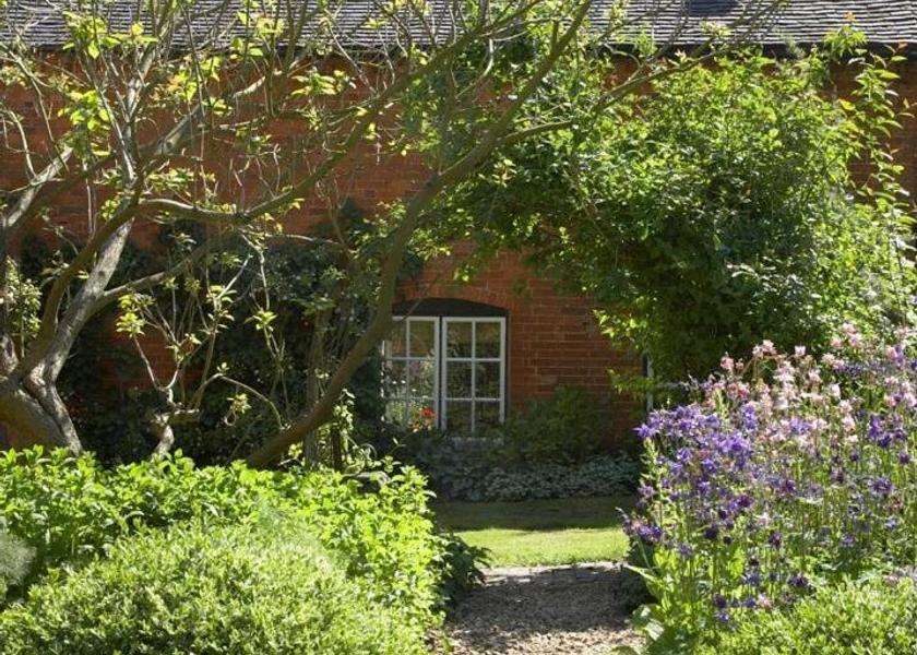 England Daventry garden