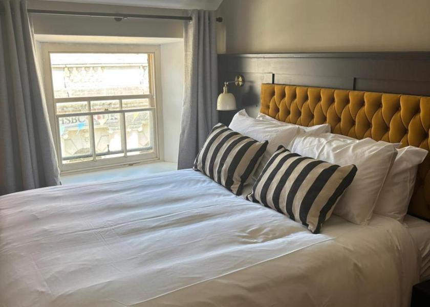 Wales Cardigan Large Double Room