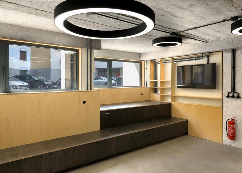 shared lounge/tv area