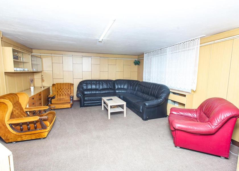 shared lounge/tv area