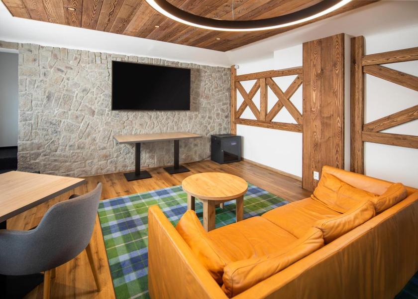 shared lounge/tv area