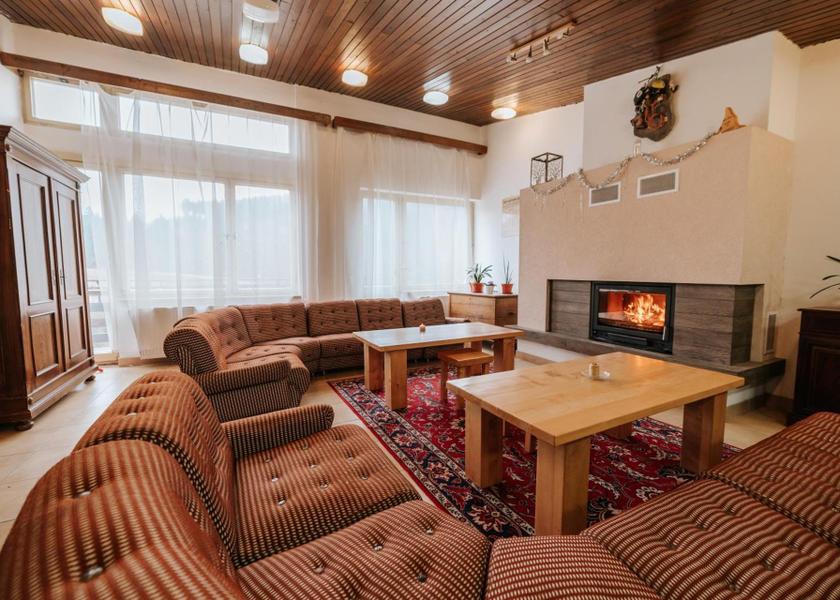 shared lounge/tv area