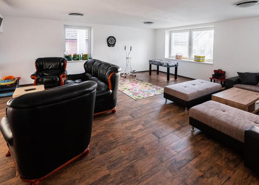 shared lounge/tv area