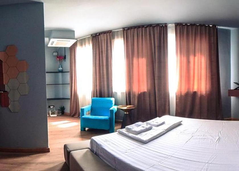 shared lounge/tv area