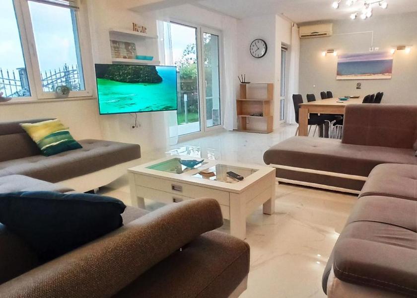  Balchik shared lounge/tv area