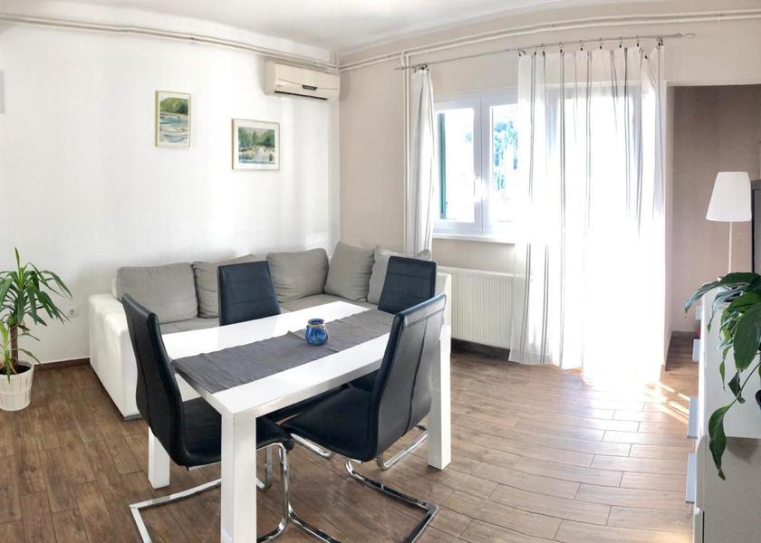 shared lounge/tv area