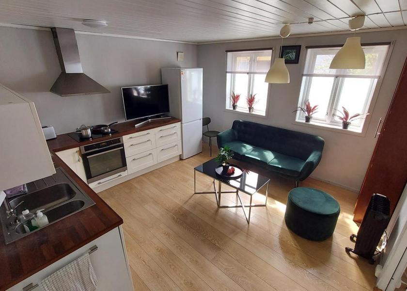 shared lounge/tv area