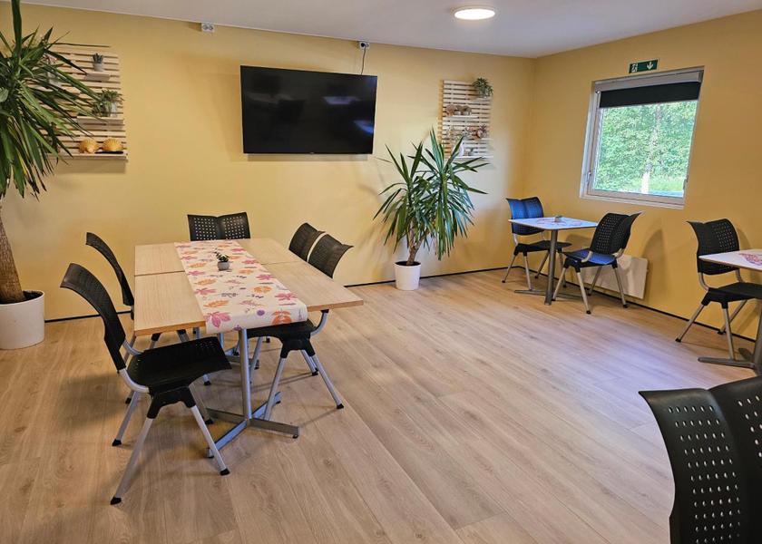 shared lounge/tv area