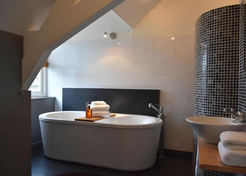 North Brabant Oosterhout King Suite