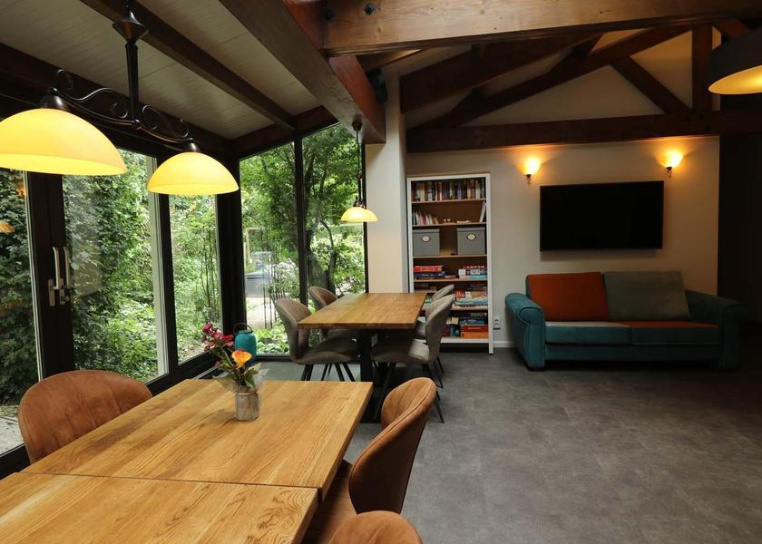 shared lounge/tv area