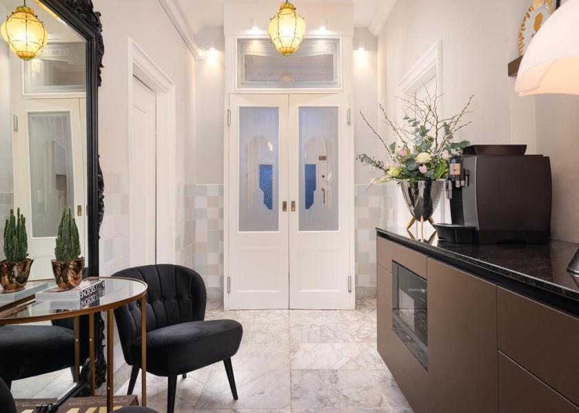 shared lounge/tv area