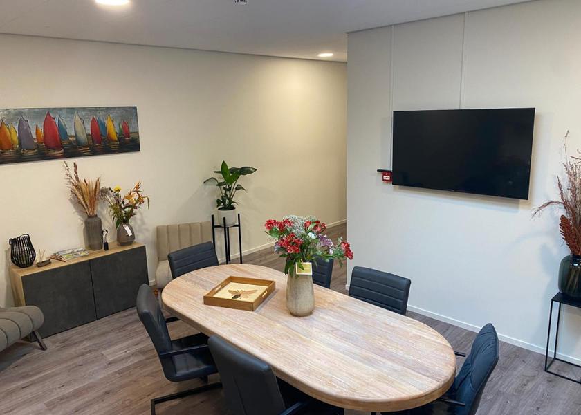 shared lounge/tv area