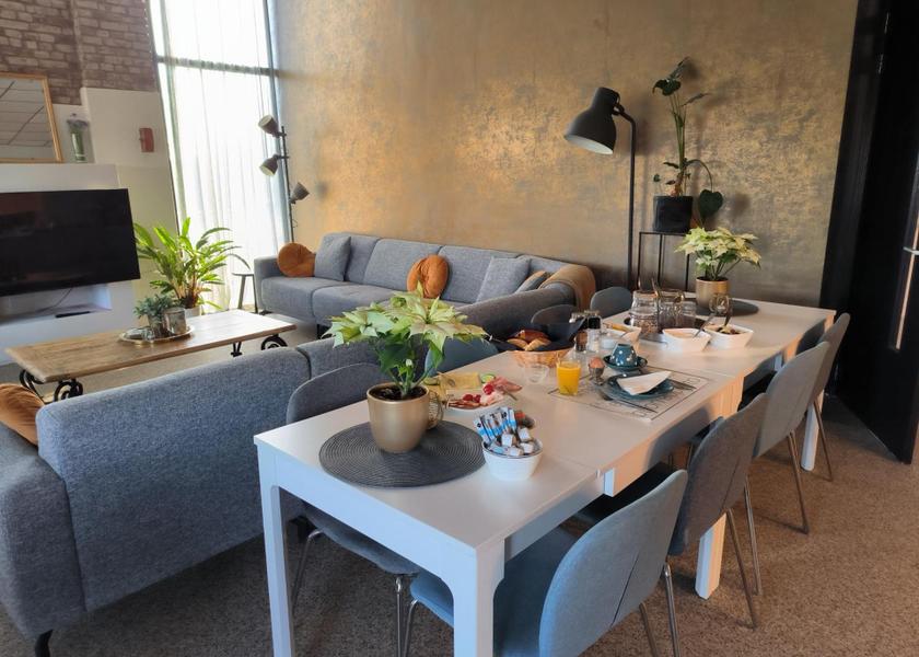 shared lounge/tv area