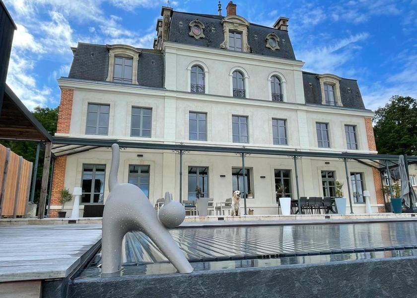 Pays de la Loire Yvré-l'Évêque exterior view