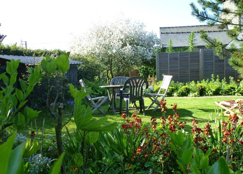 Brittany Cancale garden