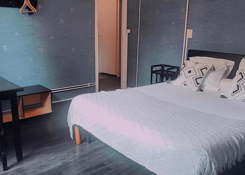 Bourgogne-Franche-Comté Dole Quadruple Room with Shower