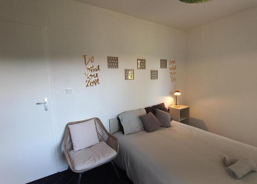 Bourgogne-Franche-Comte Dijon Double Room with Private Bathroom