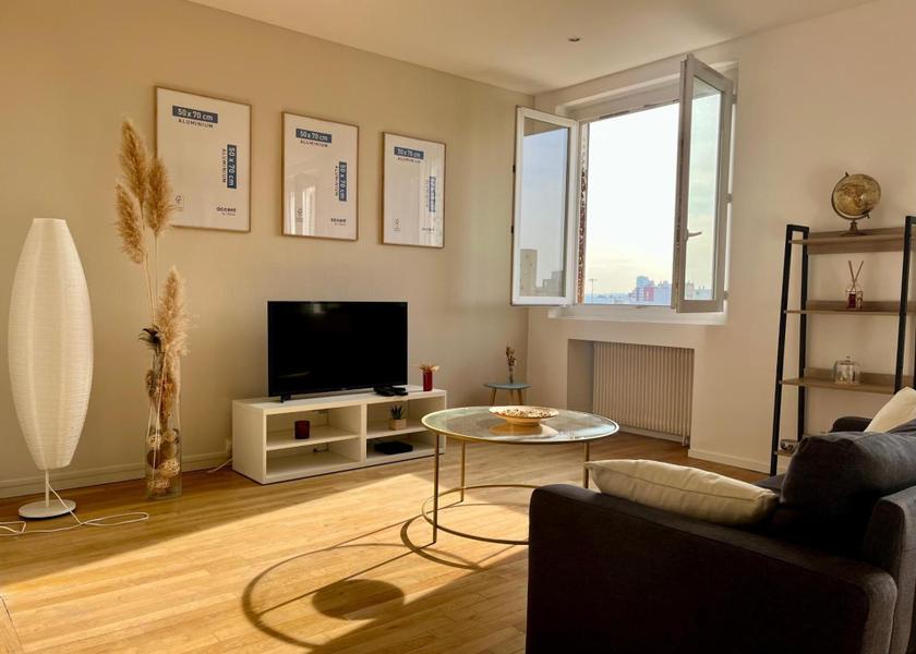 shared lounge/tv area