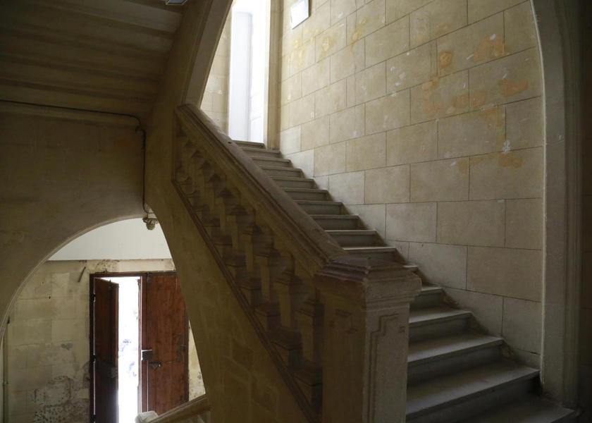 Provence-Alpes-Côte d'Azur Arles lobby