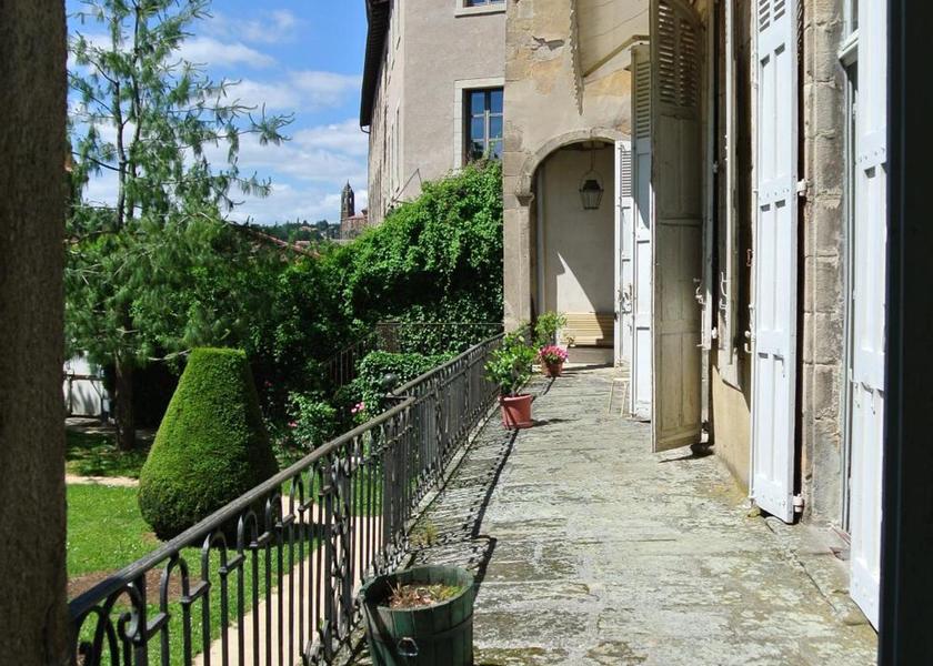 Auvergne-Rhône-Alpes Le Puy-en-Velay balcony/terrace