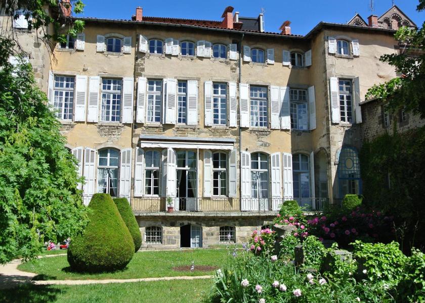 Auvergne-Rhône-Alpes Le Puy-en-Velay exterior view