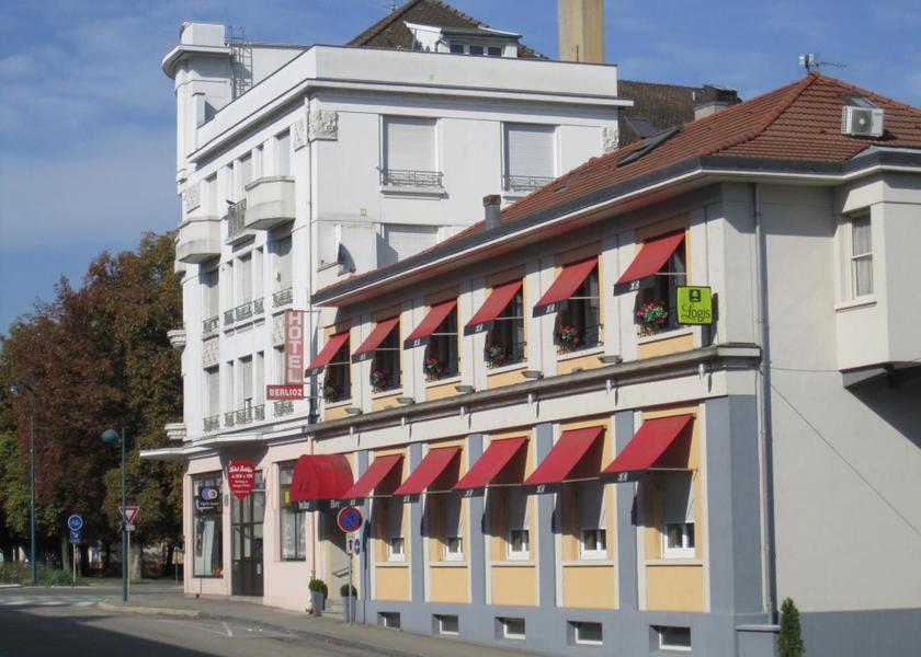  Saint-Louis entrance