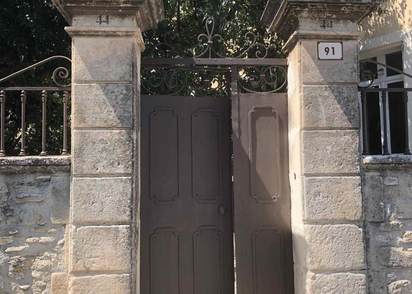 Provence - Alpes - Cote d'Azur Apt entrance