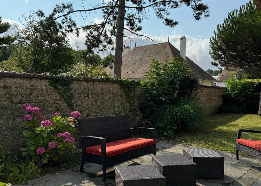 Normandy Arromanches-les-Bains garden