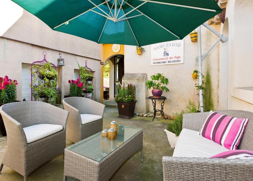 Provence-Alpes-Côte d'Azur Châteauneuf-du-Pape balcony/terrace