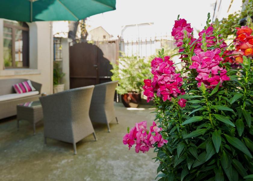 Provence-Alpes-Côte d'Azur Châteauneuf-du-Pape balcony/terrace