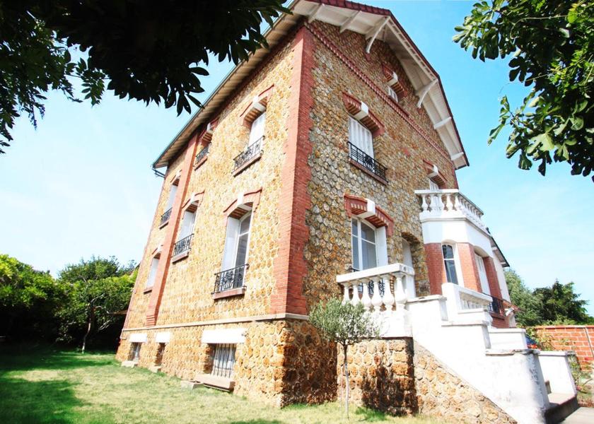 Ile-de-France Chatou exterior view