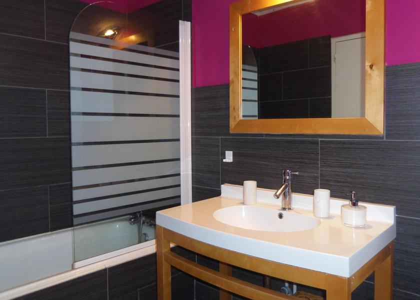 Brittany Concarneau bathroom