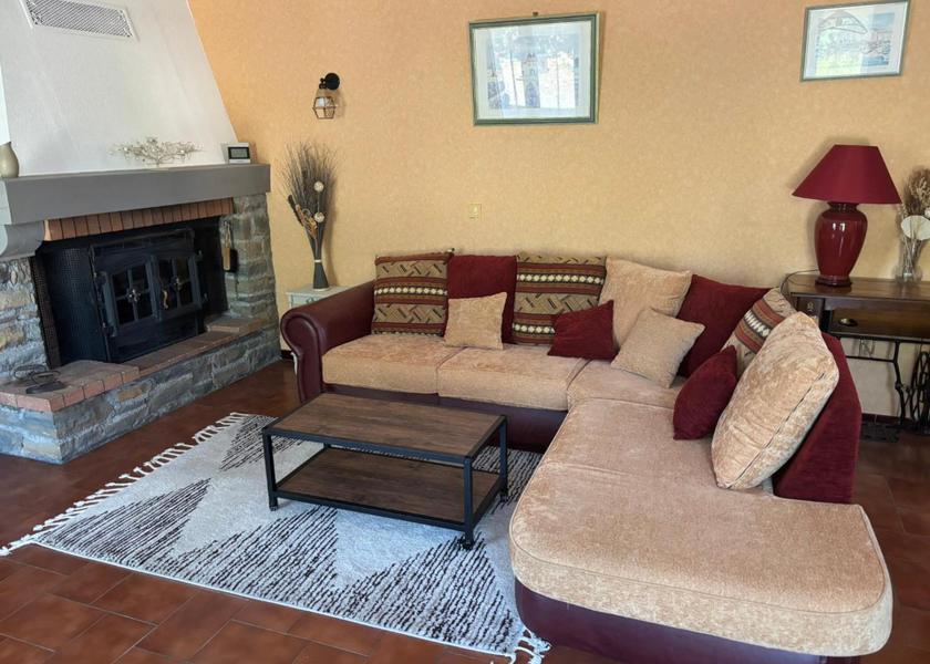 shared lounge/tv area