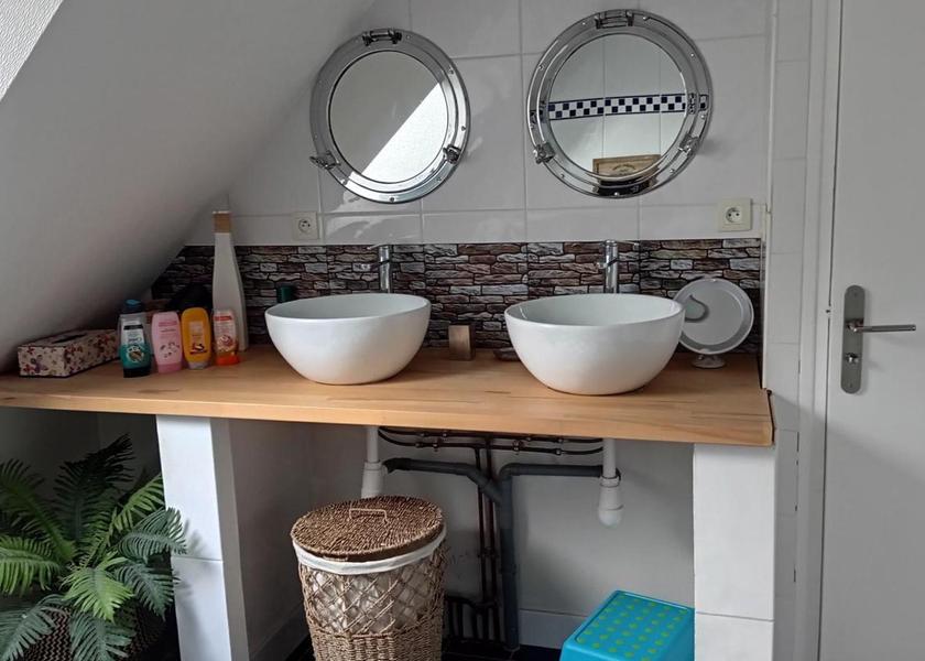 Brittany Fougeres bathroom