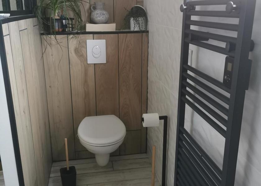 Nouvelle-Aquitaine La Couronne bathroom