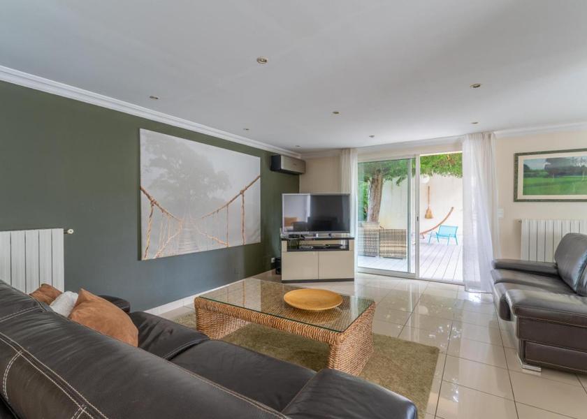 Provence - Alpes - Cote d'Azur L'Isle-sur-la-Sorgue shared lounge/tv area