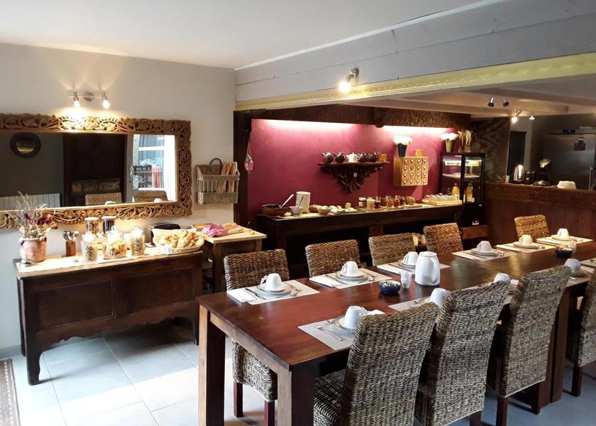 Auvergne-Rhone-Alpes Vallon-Pont-d'Arc food and beverages