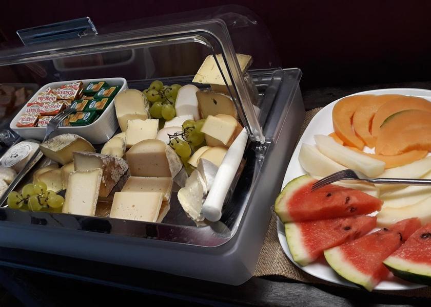 Auvergne-Rhone-Alpes Vallon-Pont-d'Arc food and beverages