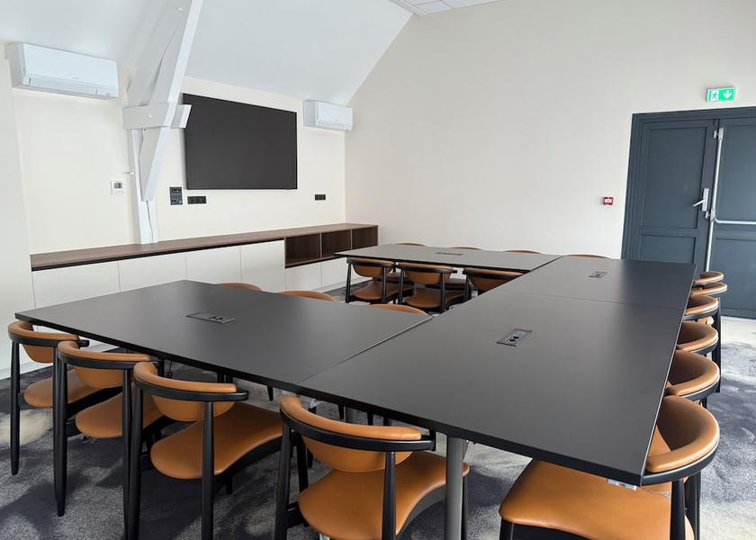 Grand Est Contrexéville Meeting facility