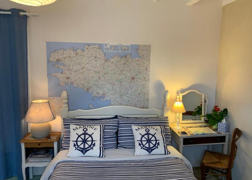 Brittany Rochefort-en-Terre Family Room with Private Bathroom and Old Town View