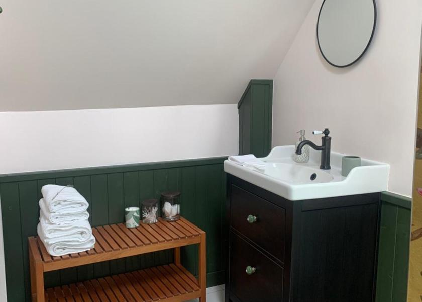 Brittany Rochefort-en-Terre Double Room with Private Bathroom