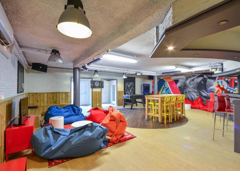 shared lounge/tv area