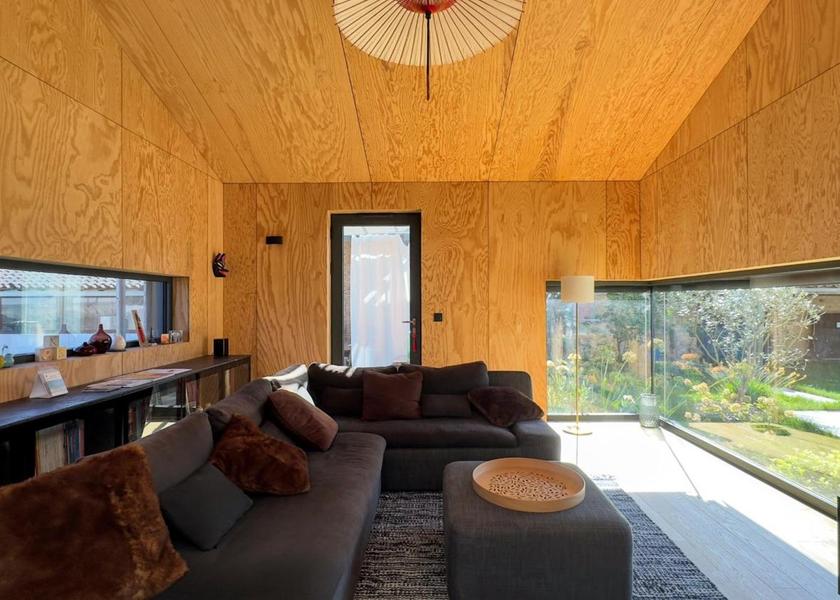 shared lounge/tv area