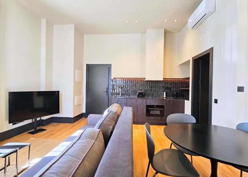 shared lounge/tv area