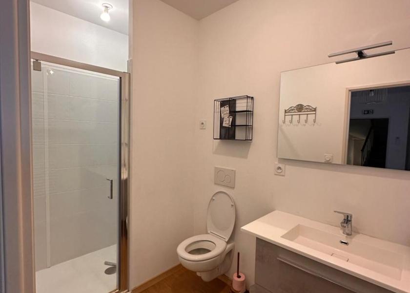 Auvergne-Rhône-Alpes Coudes Two-Bedroom Apartment with City View