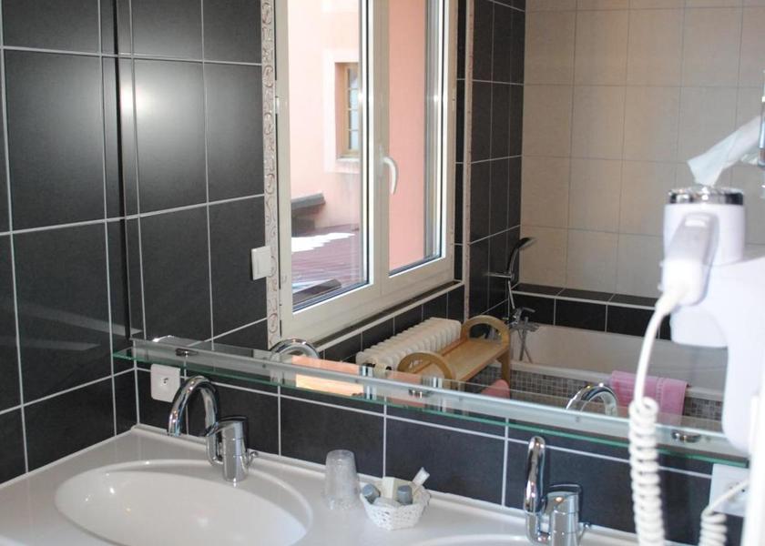 Bourgogne-Franche-Comte Champagnole Triple Room with Garden View