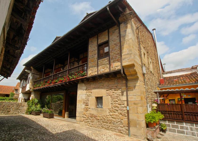 Cantabria Arenas de Iguna exterior view