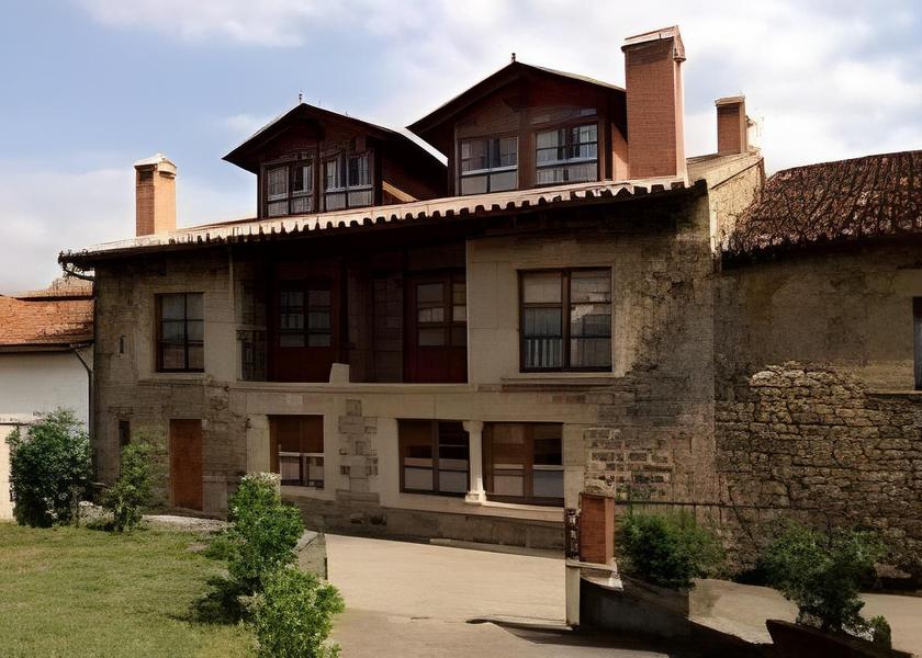 Cantabria Arenas de Iguna exterior view