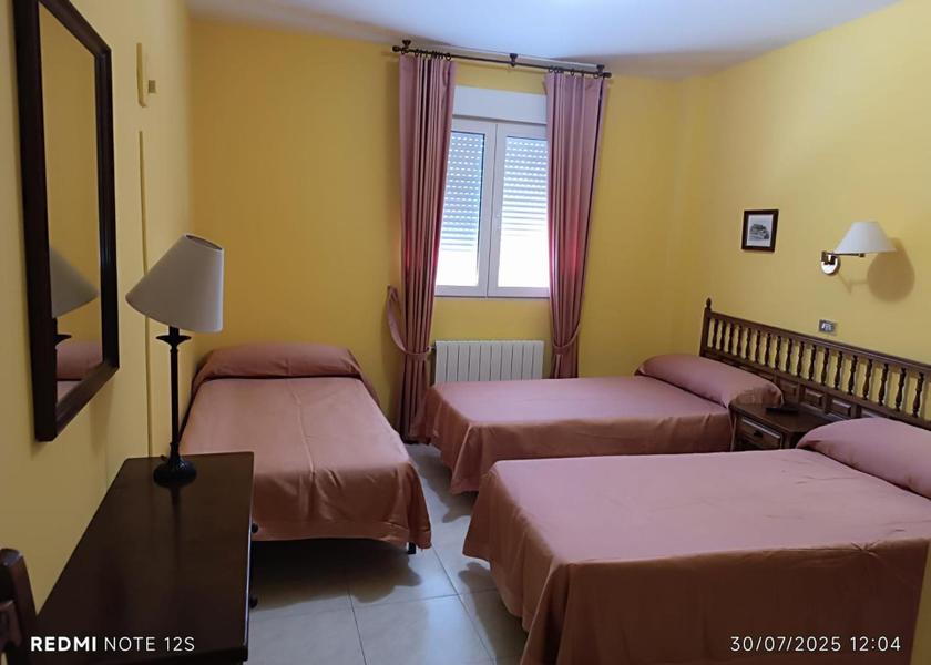 Castile and León Sahagun Triple Room with Private Bathroom